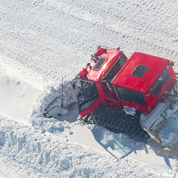 PistenBully 100 Grooming