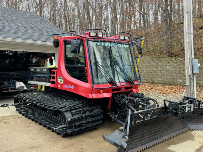 2000 PistenBully 100 Trail for Sale